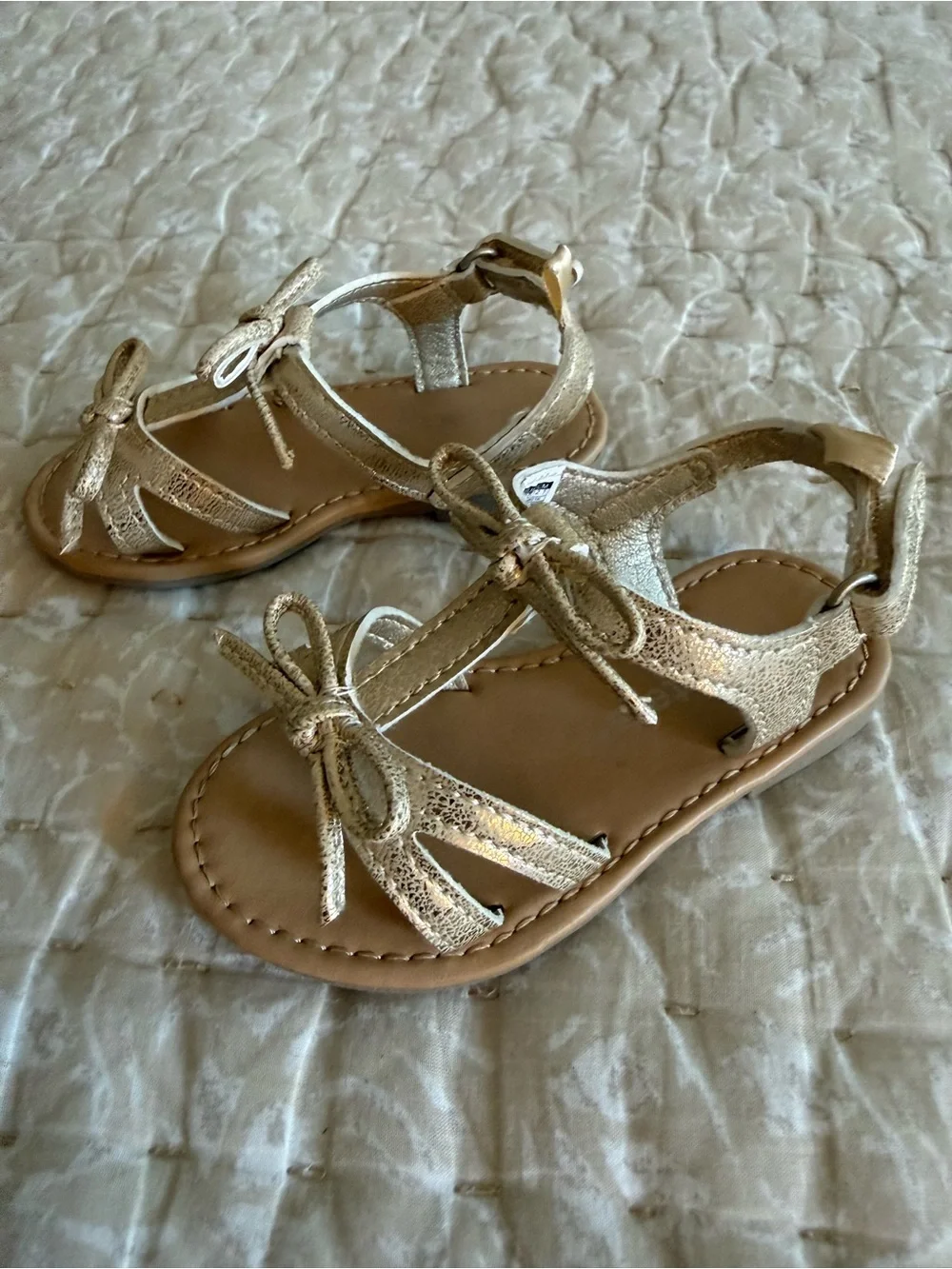 Carter’s Toddler Girl Size 5 Metallic Bow Sandals